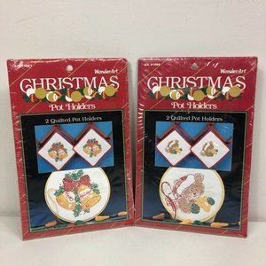 Vintage WonderArt Christmas Quilted Pot Holders Set Of 2 Kit No 1866 1861  New